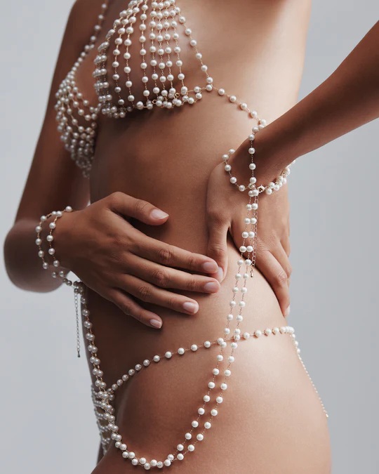 The Pearl Set – Classic Seduction, Modern Edge Image 1